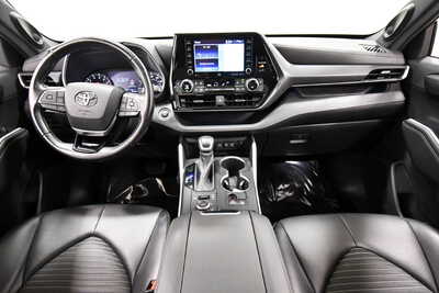 2021 Toyota Highlander, $28586. Photo 3