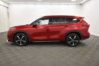 2021 Toyota Highlander, $28586. Photo 4