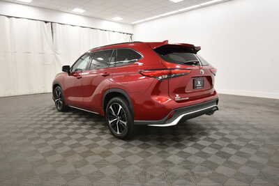 2021 Toyota Highlander, $28586. Photo 5