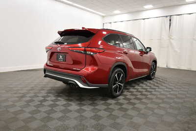 2021 Toyota Highlander, $28586. Photo 8