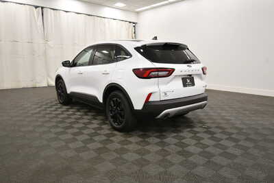 2025 Ford Escape, $24349. Photo 5