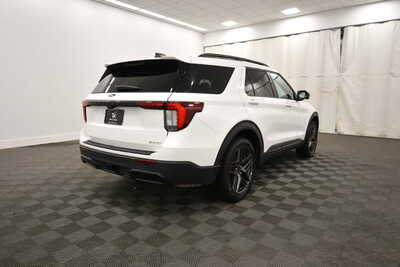 2025 Ford Explorer, $37849. Photo 8
