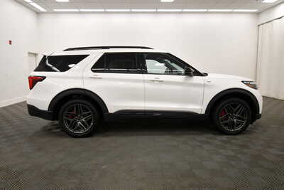 2025 Ford Explorer, $37849. Photo 9