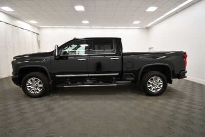 2024 Chevrolet 3500 Crew Cab, $60349. Photo 4