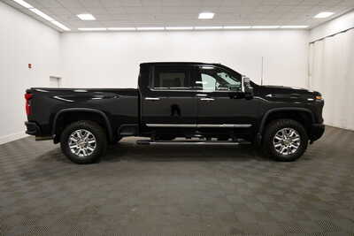 2024 Chevrolet 3500 Crew Cab, $60349. Photo 9