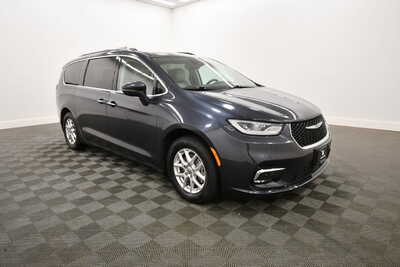 2021 Chrysler Pacifica, $19349. Photo 10