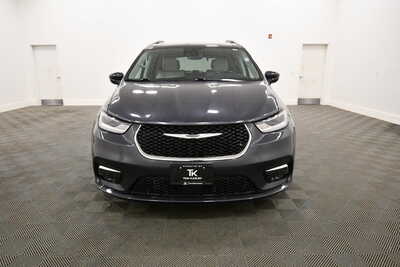 2021 Chrysler Pacifica, $19349. Photo 11