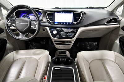 2021 Chrysler Pacifica, $19349. Photo 3