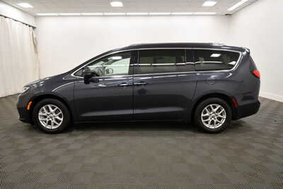2021 Chrysler Pacifica, $19349. Photo 4