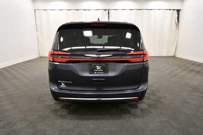2021 Chrysler Pacifica, $19349. Photo 6