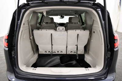 2021 Chrysler Pacifica, $19349. Photo 7
