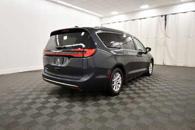 2021 Chrysler Pacifica, $19349. Photo 8