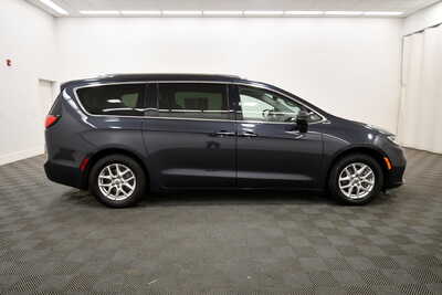 2021 Chrysler Pacifica, $19349. Photo 9
