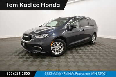 2021 Chrysler Pacifica, $19349. Photo 1