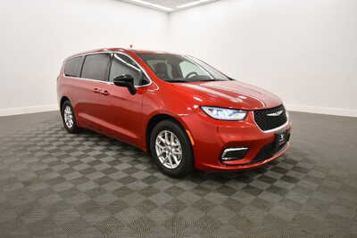 2025 Chrysler Pacifica, $28849. Photo 10