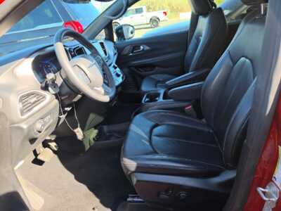 2025 Chrysler Pacifica, $0. Photo 3