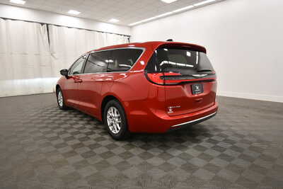2025 Chrysler Pacifica, $28849. Photo 5
