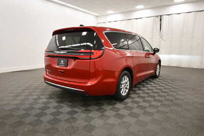 2025 Chrysler Pacifica, $28849. Photo 8