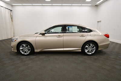 2018 Honda Accord, $21149. Photo 4