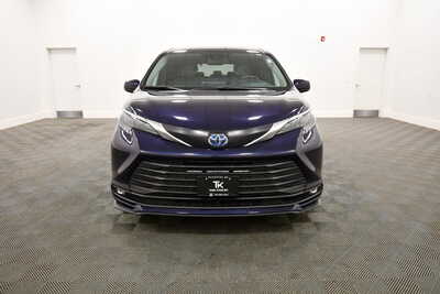 2025 Toyota Sienna, $46349. Photo 11