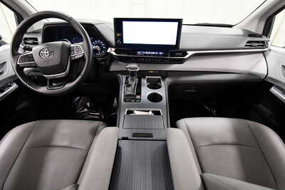 2025 Toyota Sienna, $46349. Photo 3