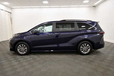 2025 Toyota Sienna, $46349. Photo 4