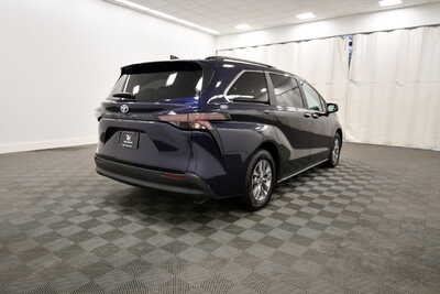 2025 Toyota Sienna, $46349. Photo 8