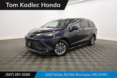 2025 Toyota Sienna, $46349. Photo 1