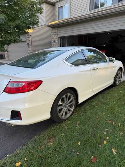 2014 Honda Accord, $13349. Photo 2