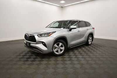 2020 Toyota Highlander, $25349. Photo 2