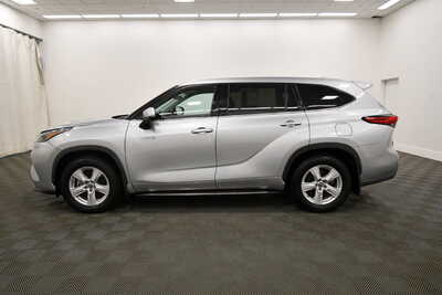 2020 Toyota Highlander, $25349. Photo 4