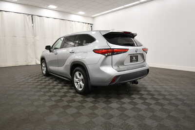 2020 Toyota Highlander, $25349. Photo 5