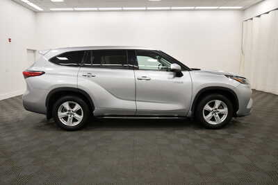 2020 Toyota Highlander, $25349. Photo 9