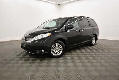 2017 Toyota Sienna, $17349. Photo 2