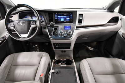 2017 Toyota Sienna, $17349. Photo 3