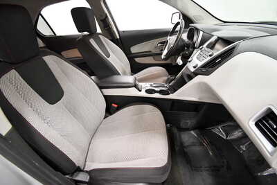 2017 Chevrolet Equinox, $10349. Photo 12
