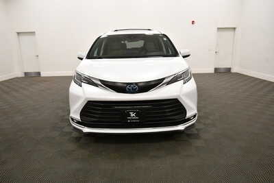 2023 Toyota Sienna, $45349. Photo 11