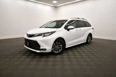 2023 Toyota Sienna, $45349. Photo 2