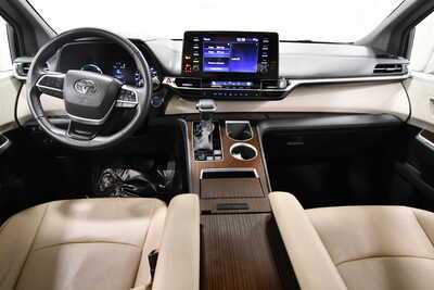 2023 Toyota Sienna, $45349. Photo 3