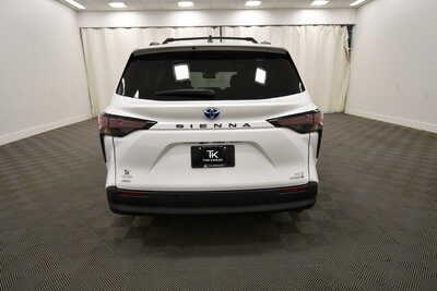 2023 Toyota Sienna, $45349. Photo 6