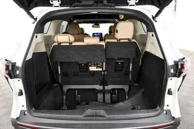 2023 Toyota Sienna, $45349. Photo 7