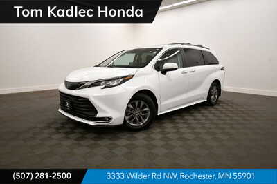 2023 Toyota Sienna, $45349. Photo 1
