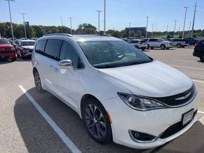 2017 Chrysler Pacifica, $0. Photo 2