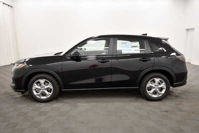 2027 Honda HR-V, $29650. Photo 4