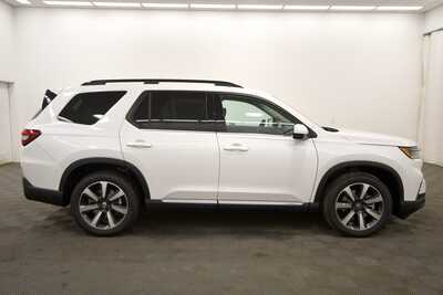 2025 Honda Pilot, $49349. Photo 8