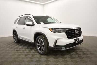2025 Honda Pilot, $49349. Photo 9