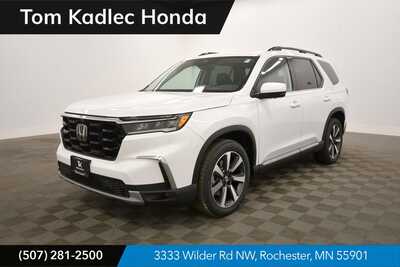 2025 Honda Pilot, $49349. Photo 1