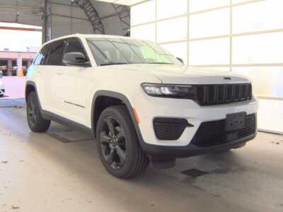 2023 Jeep Grand Cherokee, $32645. Photo 2
