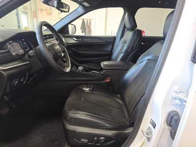 2023 Jeep Grand Cherokee, $32645. Photo 3