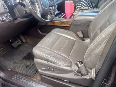 2015 GMC Yukon XL, $0. Photo 3